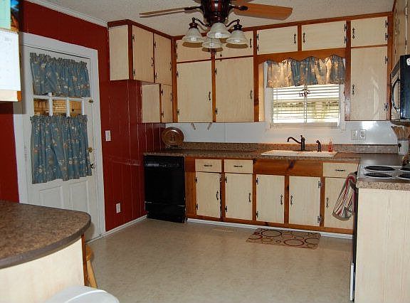 5th image of 2242 Green Ln