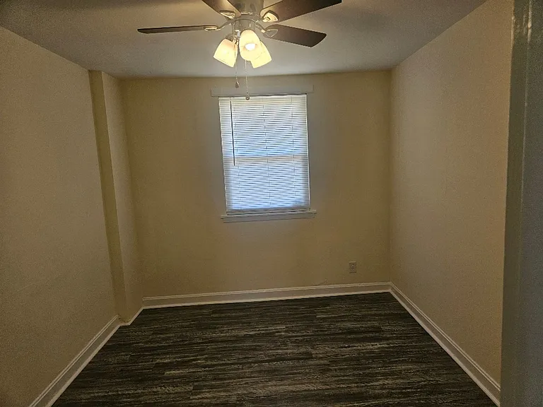913 Old Edgefield Rd — Photo 6