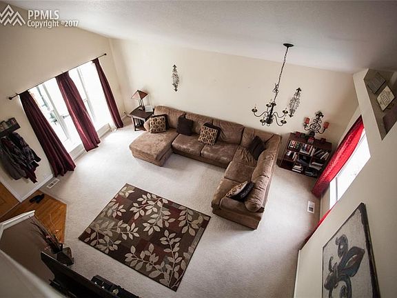 Nice natural light in living room.