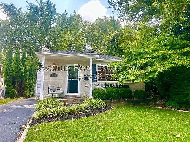 3 bed, 1.0 bath, 1128 sqft, $1,925 — Photo 1