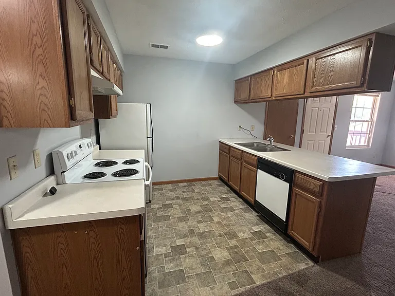 5591 Tall Pines Pkwy #4 — Photo 3