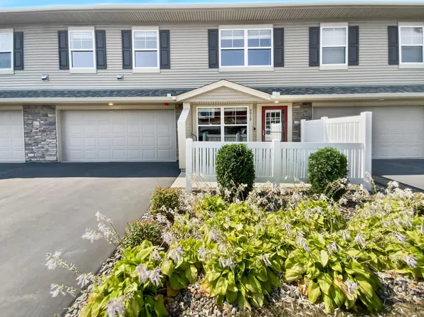 9919 5th Street Ln N, Lake Elmo, MN 55042
