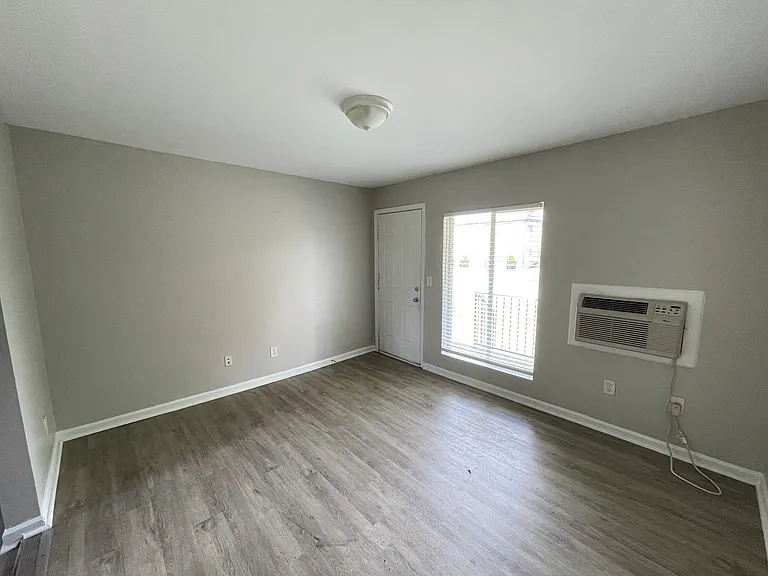 University Crossings Apartments — Photo 28