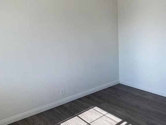4th image of 149 W C St APT A