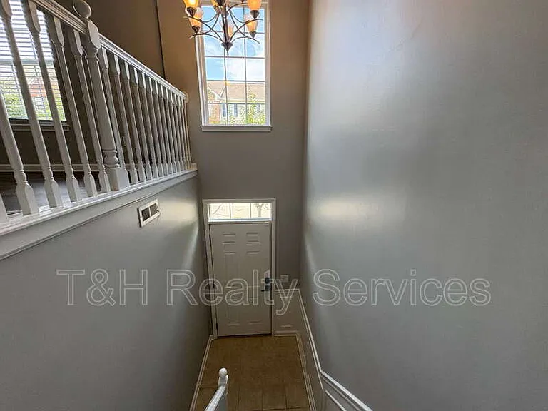 9059 Rider Dr — Photo 3