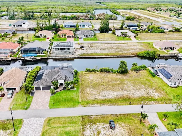 718 NW 38th Pl, Cape Coral, FL 33993