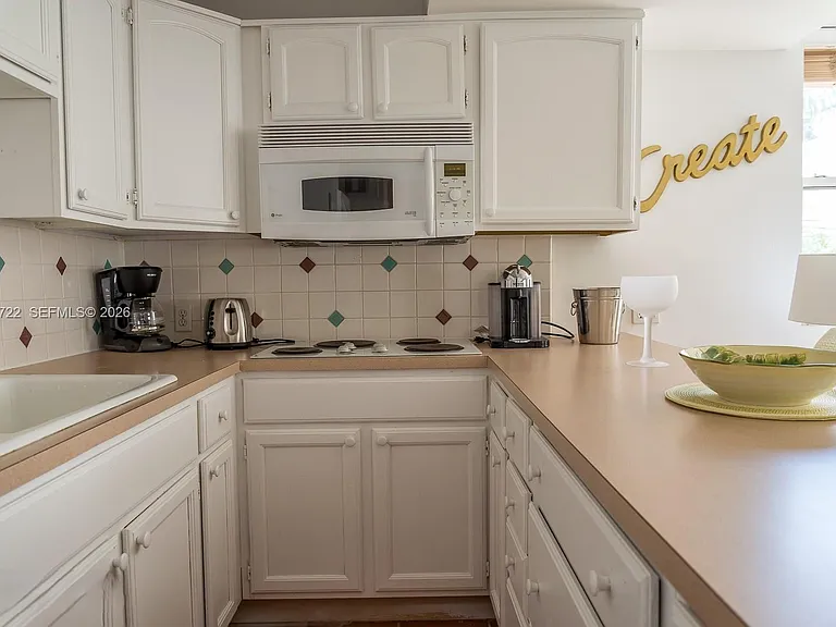1390 Ocean Dr #201 — Photo 7