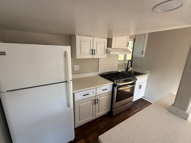 3225 Montrose Ave #A — Photo 6