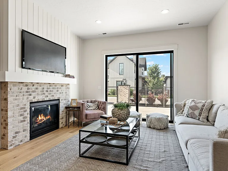 2460 W Iron Coop St #1 — Photo 3