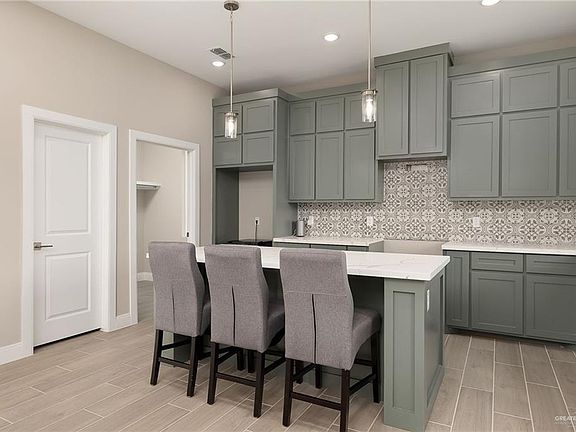 3rd image of 1201 E Acacia Dr
