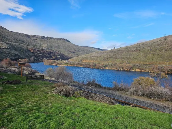 810 Riverside St, Maupin, OR 97037