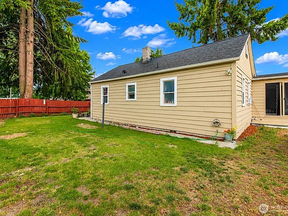 3rd image of 1826 G Street SE