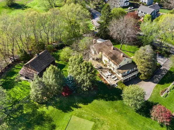 151 Oakland St, Wellesley, MA 02481