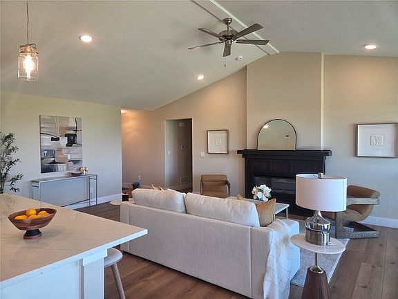 3rd image of 3319 Center Ct