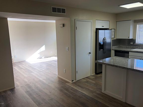 3rd image of 2518 E McArthur Dr