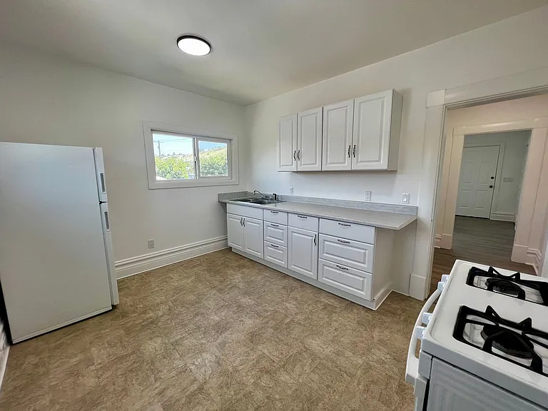 929 SE Court Pl — Photo 9