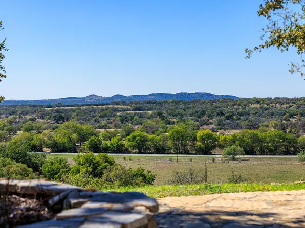 241 N Us Highway 87, Comfort, TX 78013