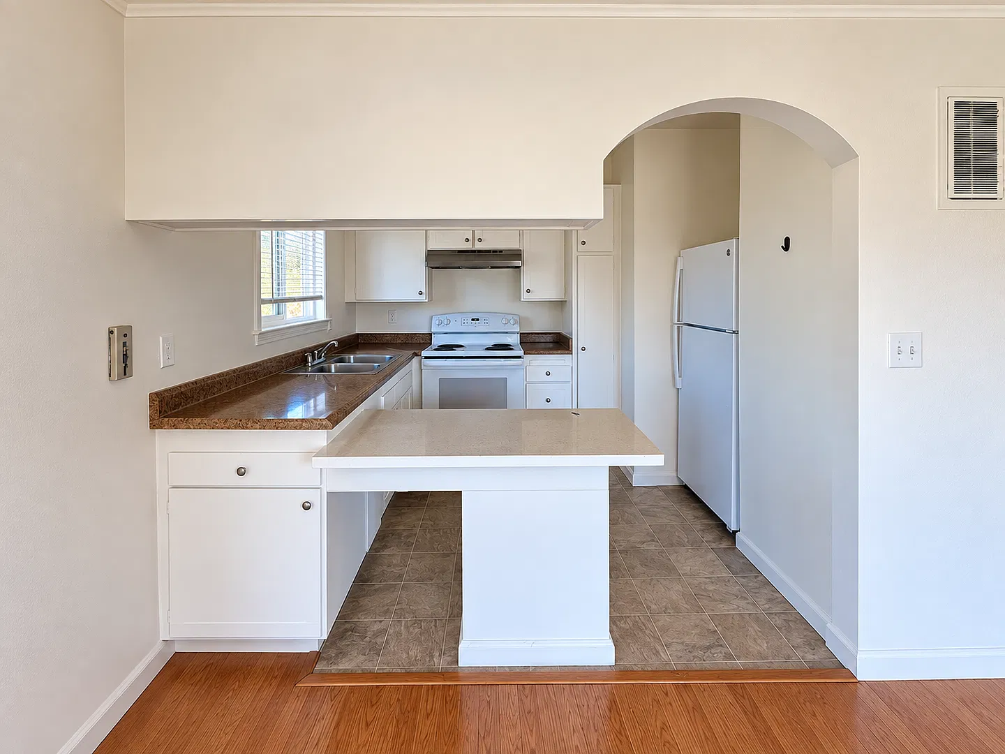10192 Park Circle East — Photo 3