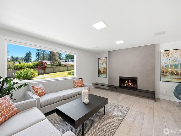 4th image of 14022 Meridian Avenue S