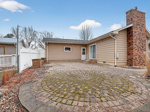 3rd image of 1119 Rachael St