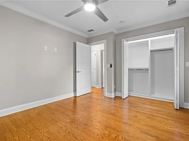 1841 Gainsborough Dr — Photo 18