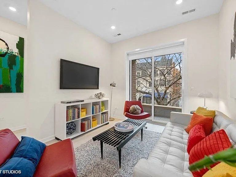 4714 N Sheridan Rd — Photo 3