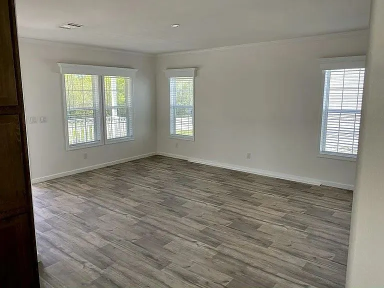3 bed, 2.0 bath, 1575 sqft, $2,099 — Photo 3