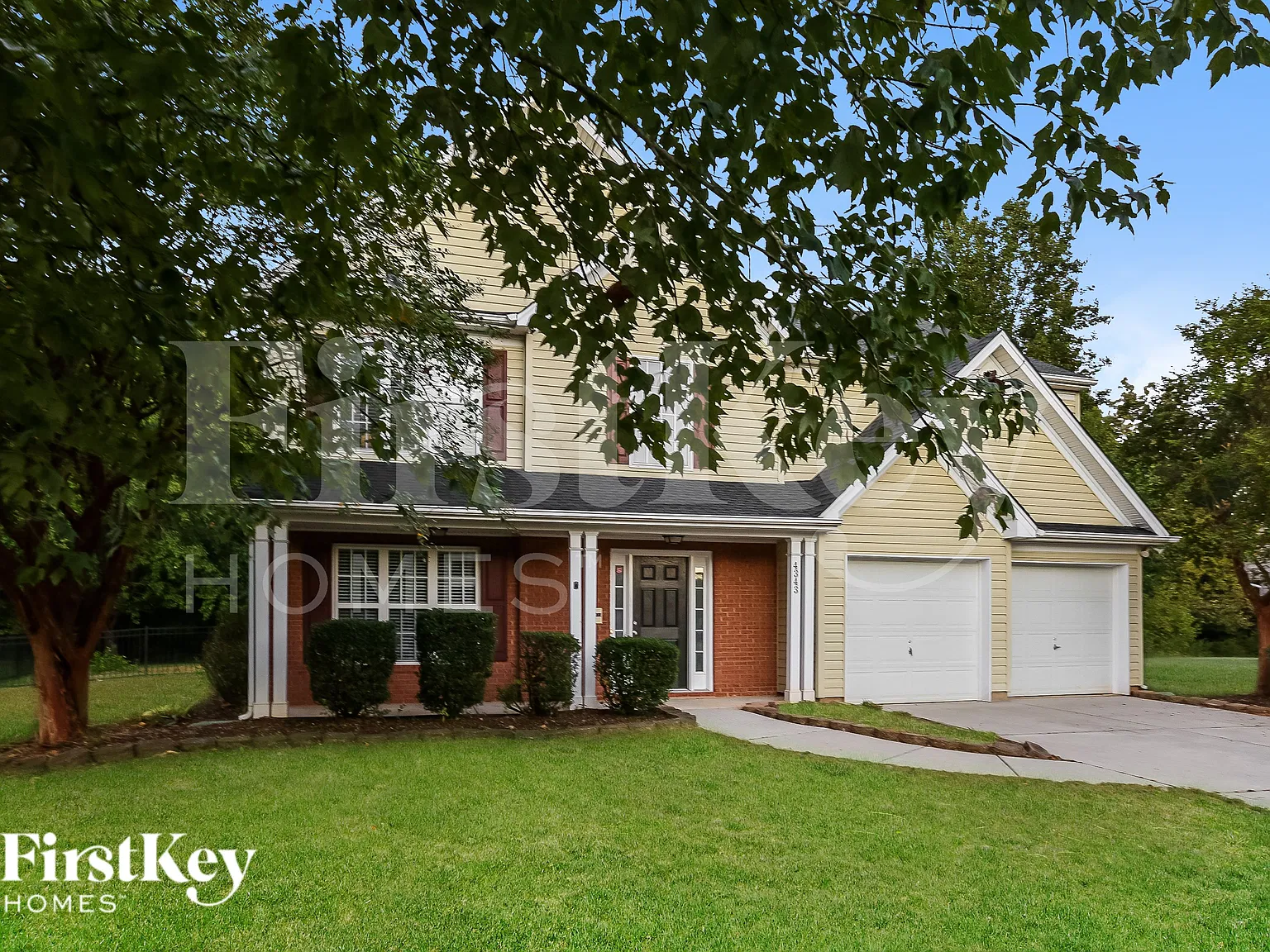 3 bed, 2.5 bath, 2306 sqft, $2,515 — Photo 2