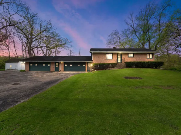 35W473 Blackhawk Dr, South Elgin, IL 60177