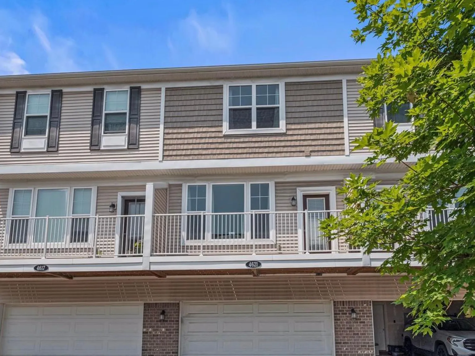 2 bed, 2.5 bath, 1541 sqft, $2,299 — Photo 2
