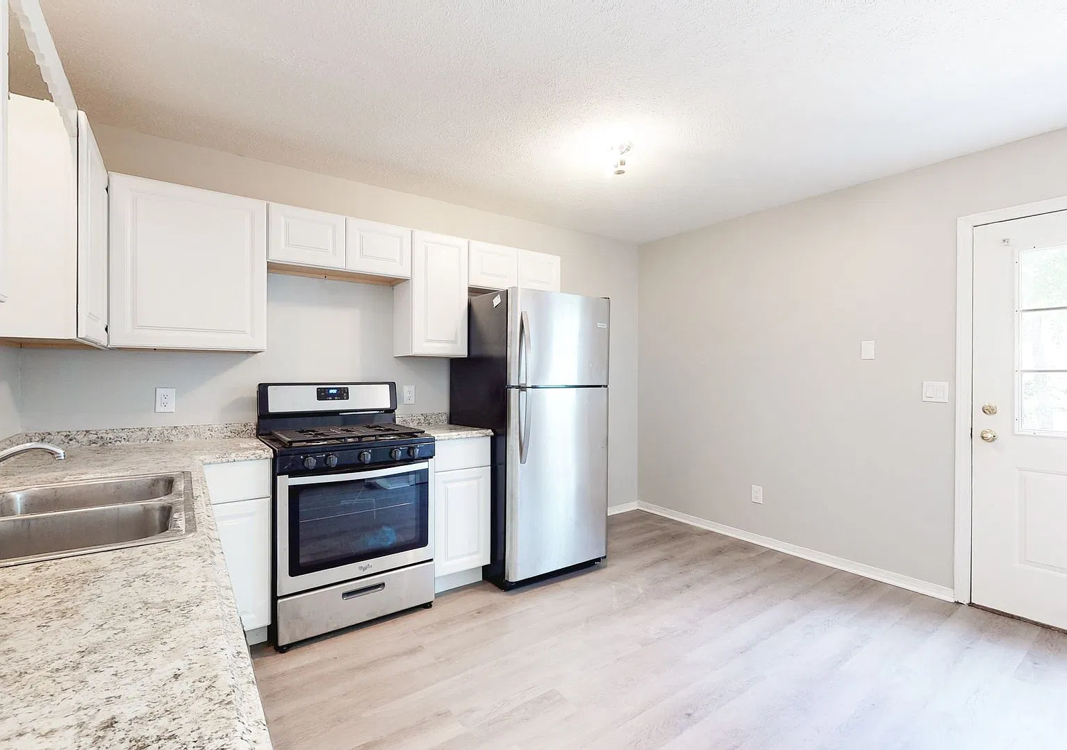 705 N Golfcrest — Photo 2