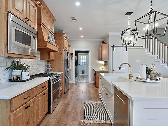 5th image of 19001 Mirror Pond Ct