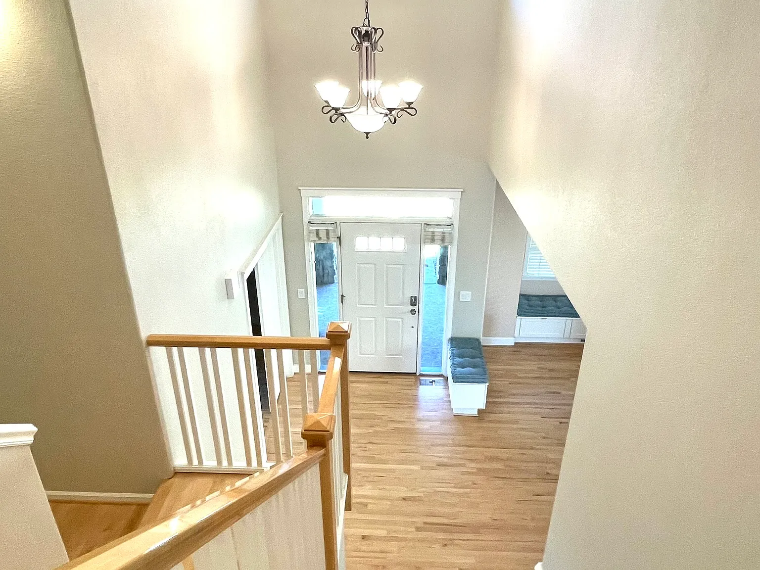 2507 Crestview Dr — Photo 3