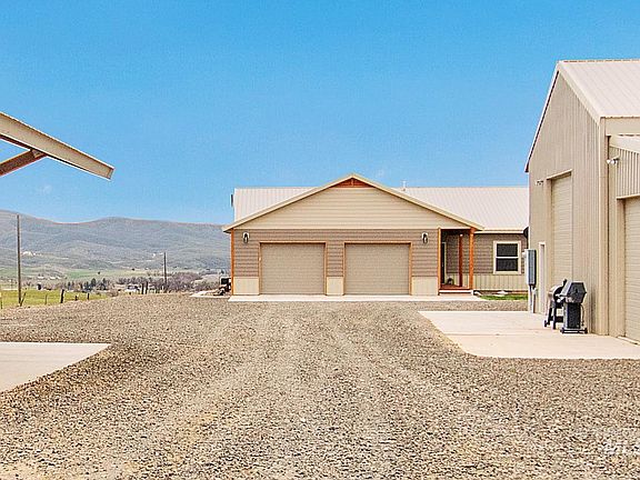 3rd image of 1190 Devils Elbow Rd