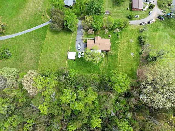 3rd image of 130 Skyline Dr