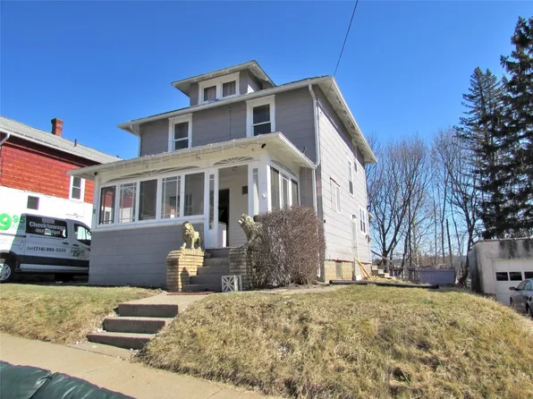 204 Bermond Ave, Endicott, NY 13760