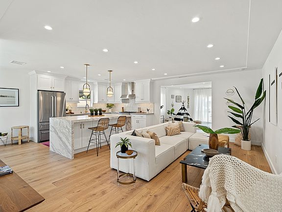 5th image of 7306 W 88th St