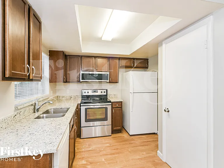 1836 Columbine Dr — Photo 9