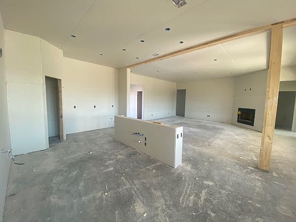 3rd image of 5020 Freestone Dr