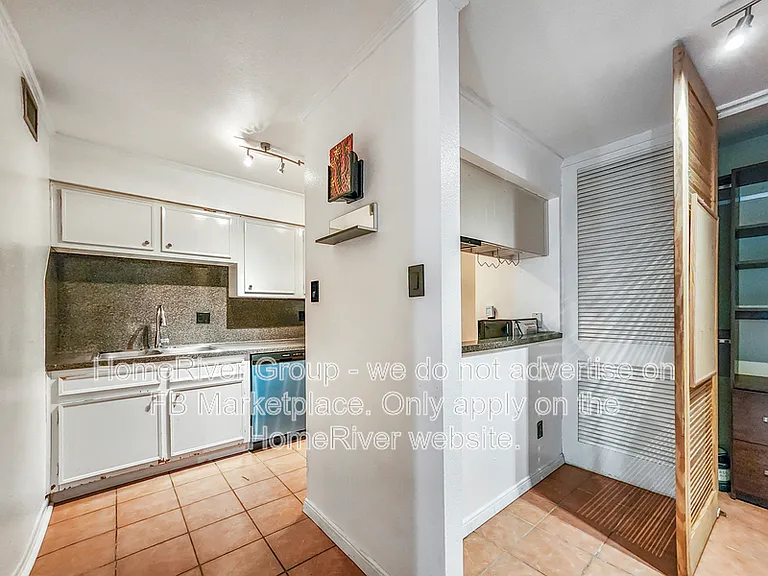3131 Cummins St #15 — Photo 8