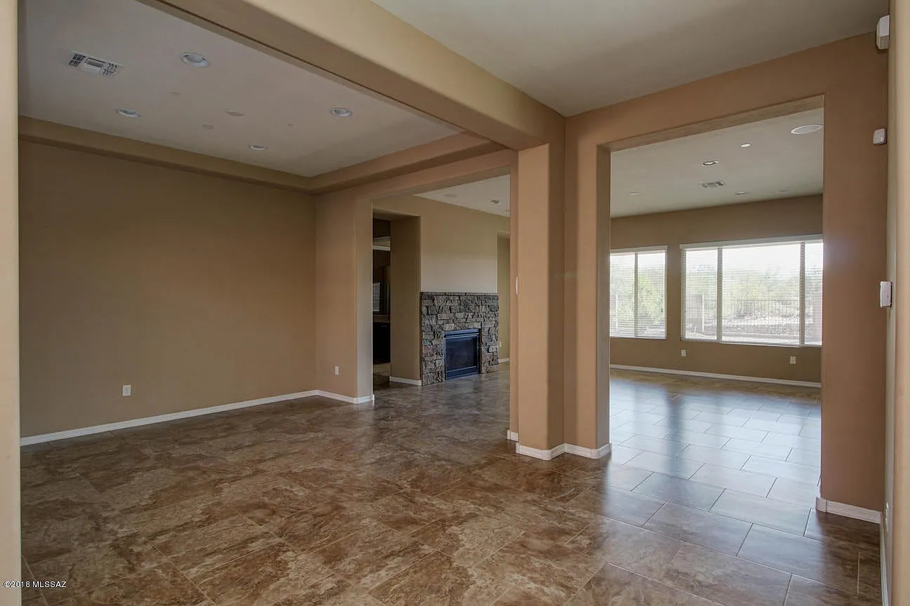 3 bed, 2.5 bath, 2669 sqft, $2,795 — Photo 4