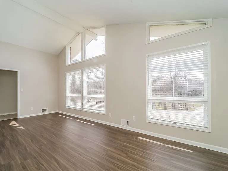 970 Kathryn Ct — Photo 4
