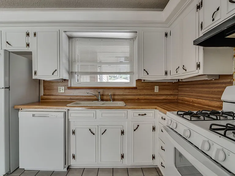 1805 Melody Dr — Photo 15