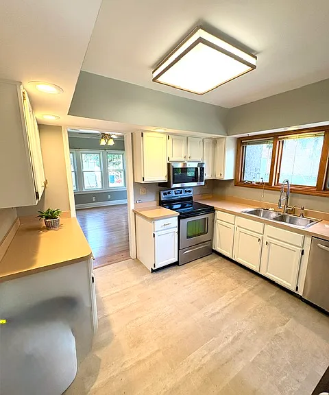 5246 Washington St — Photo 6