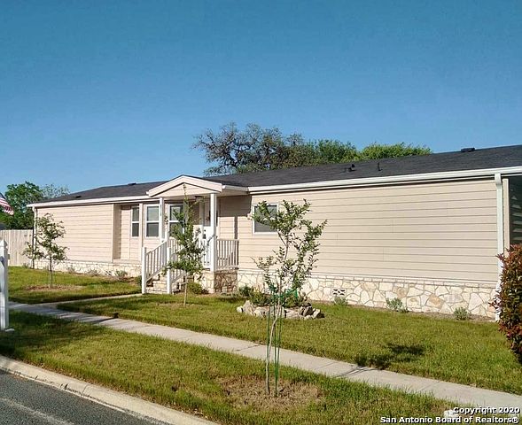 1st image of 176 Bluebonnet Cir