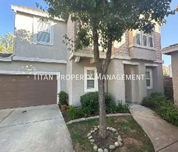 421 Phoenix Cir — Photo 1