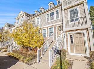 1105 Foxboro, Troy, MI 48083