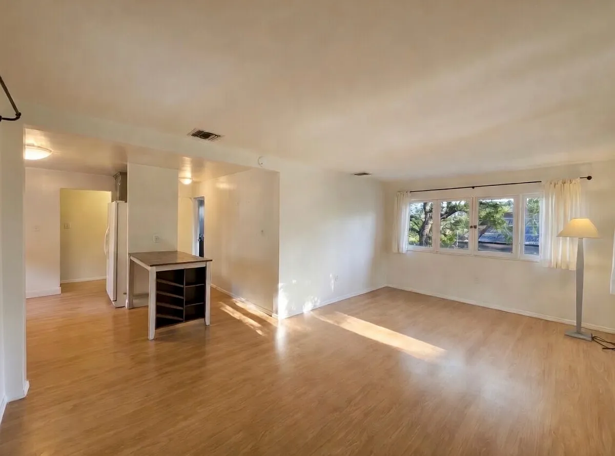L/R area - large open area next to Kitchen - 5033 Campo Rd