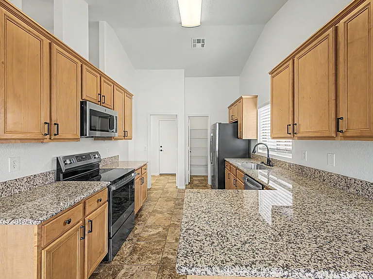 7660 E Dover St — Photo 10