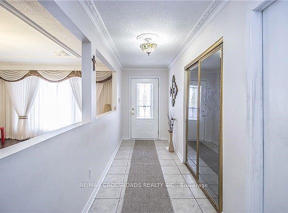 2nd image of 2 Hampstead Ct